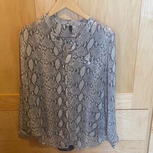 Kut from the Kloth Women's Snake Print V-Neck Blouse - Gray - Size Petite Large